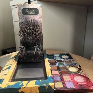 Urban Decay x Game of Thrones Eyeshadow Palette